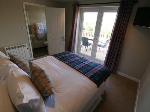 Hotel The Fox & Hounds Swindon Esterno foto