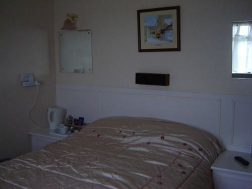 Hotel The Fox & Hounds Swindon Esterno foto