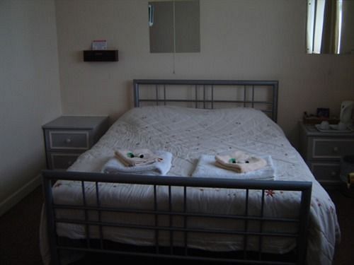 Hotel The Fox & Hounds Swindon Esterno foto
