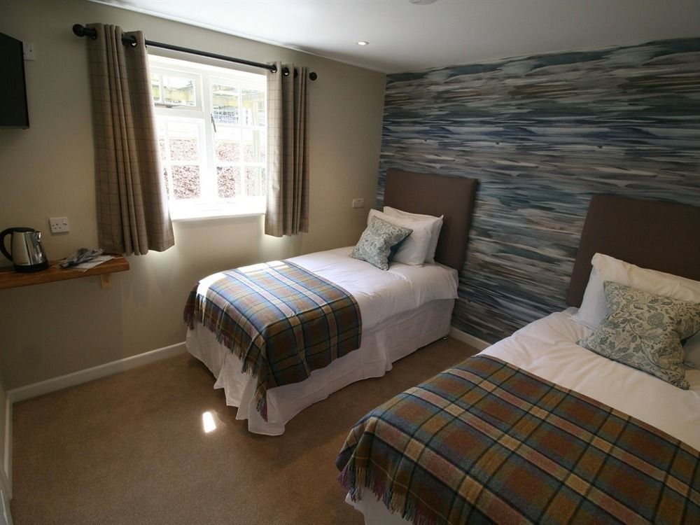 Hotel The Fox & Hounds Swindon Esterno foto