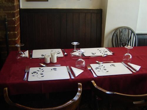 Hotel The Fox & Hounds Swindon Esterno foto