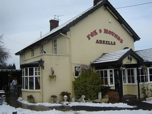 Hotel The Fox & Hounds Swindon Esterno foto